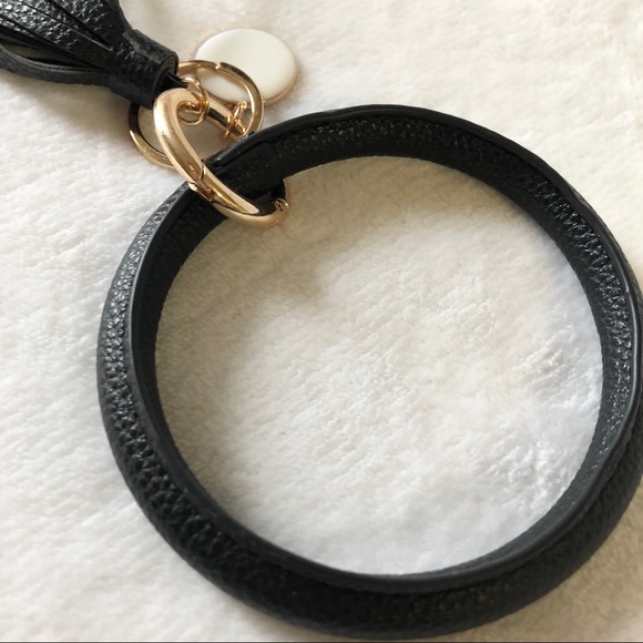 Wristlet Key Ring with Tassel and Gold Accessory - Picture 6 of 8